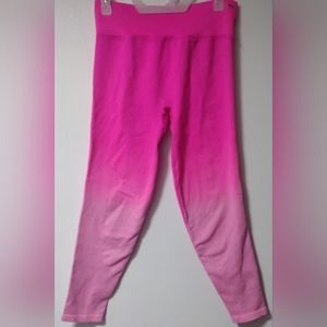 Victoria's Secret Active Pink Capri leggings Size large